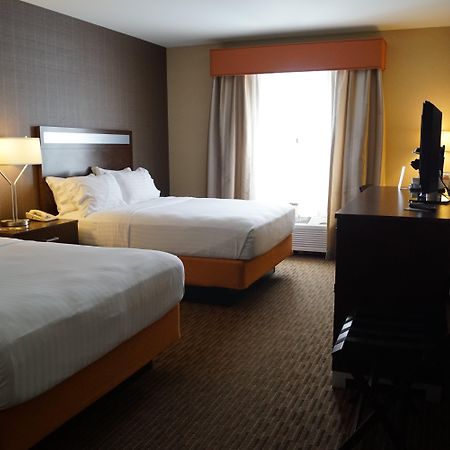 Holiday Inn Express Hotel & Suites Watertown - Thousand Islands By Ihg エクステリア 写真