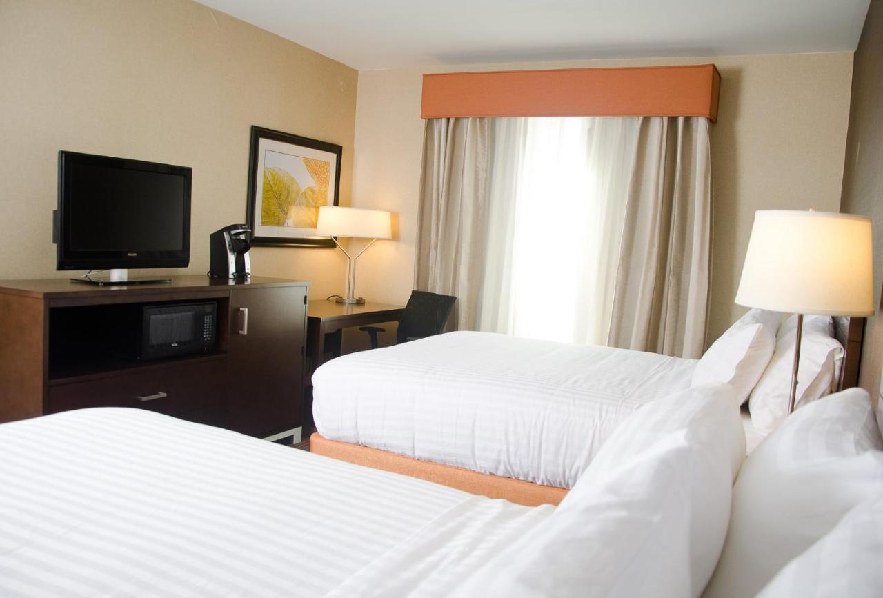 Holiday Inn Express Hotel & Suites Watertown - Thousand Islands By Ihg エクステリア 写真