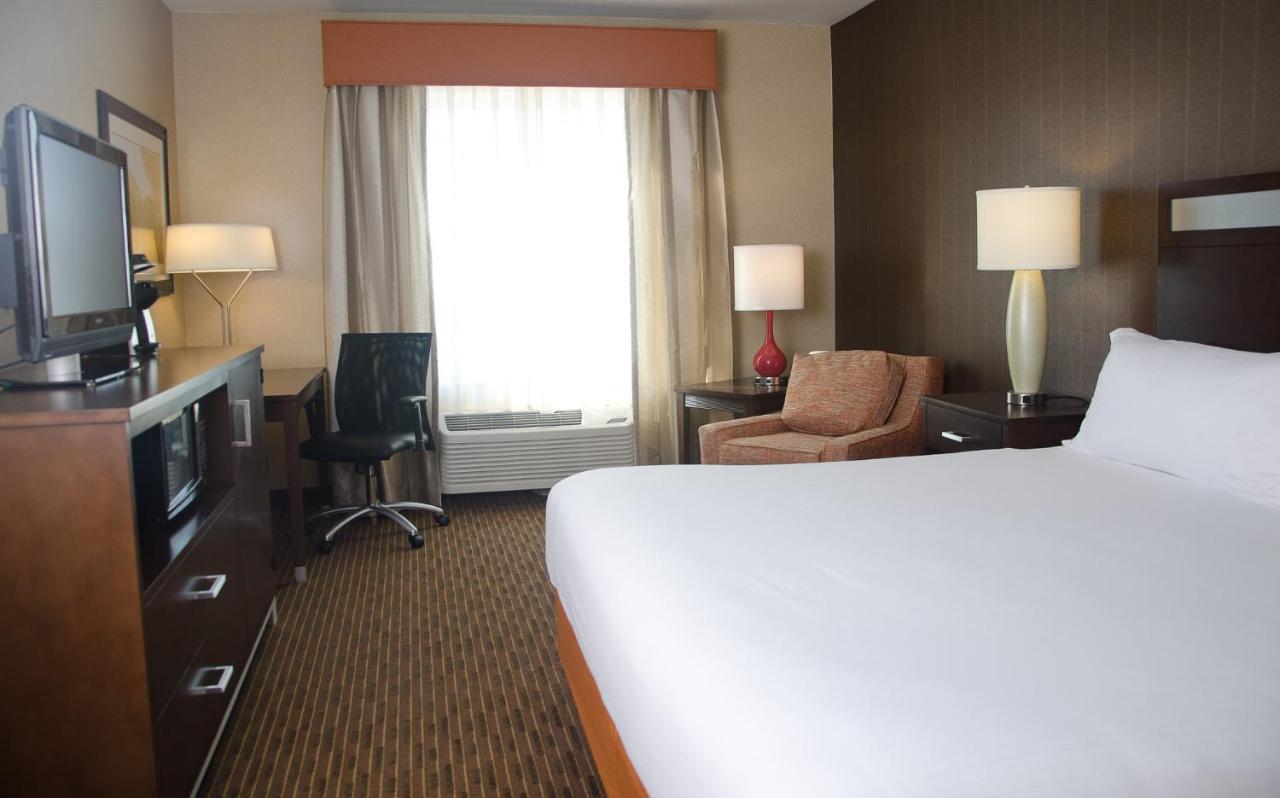 Holiday Inn Express Hotel & Suites Watertown - Thousand Islands By Ihg エクステリア 写真