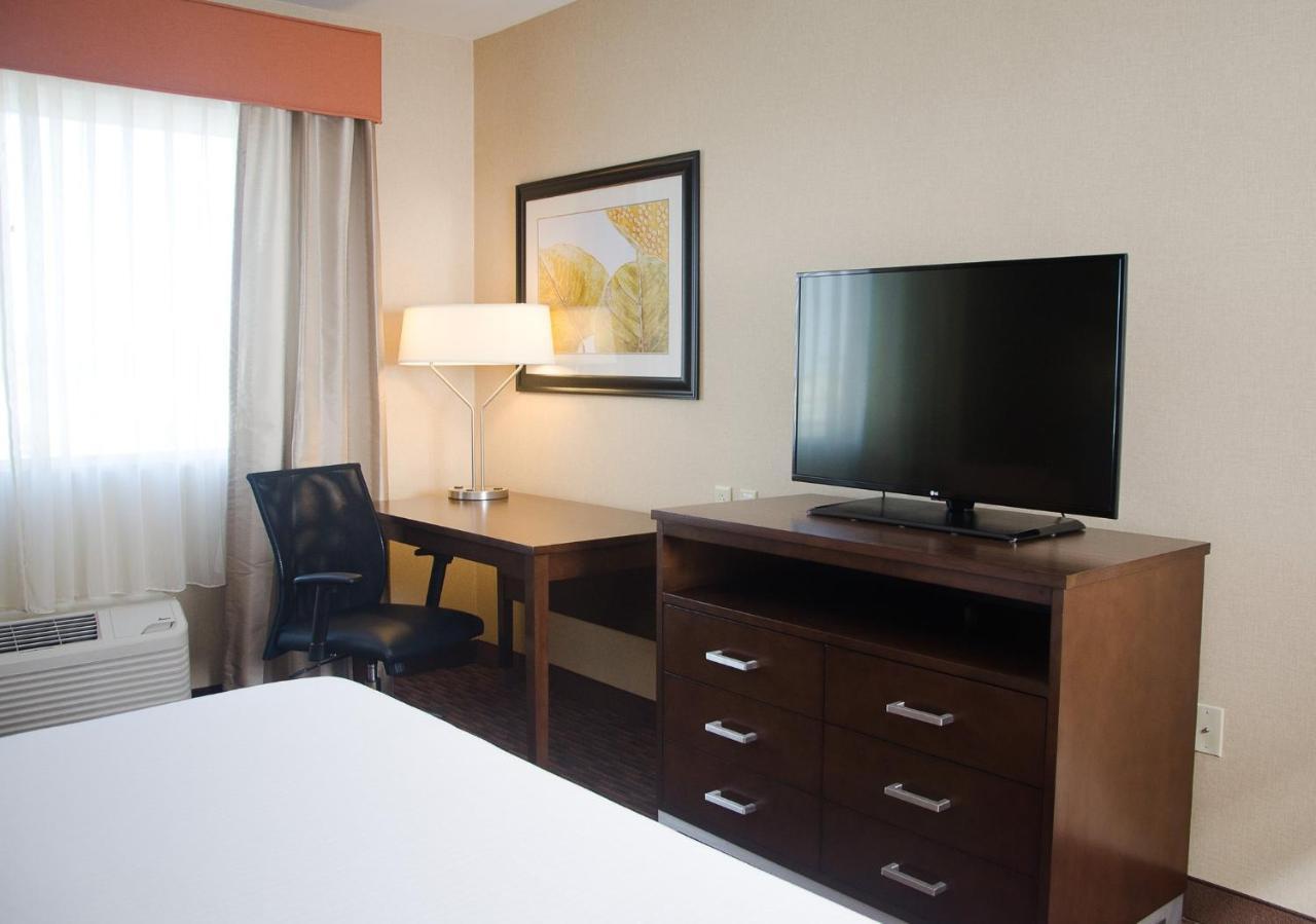 Holiday Inn Express Hotel & Suites Watertown - Thousand Islands By Ihg エクステリア 写真