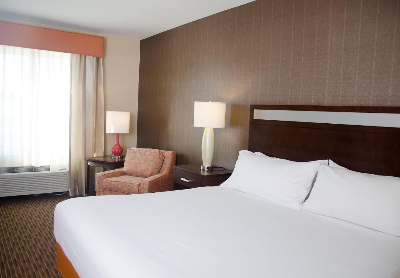 Holiday Inn Express Hotel & Suites Watertown - Thousand Islands By Ihg エクステリア 写真