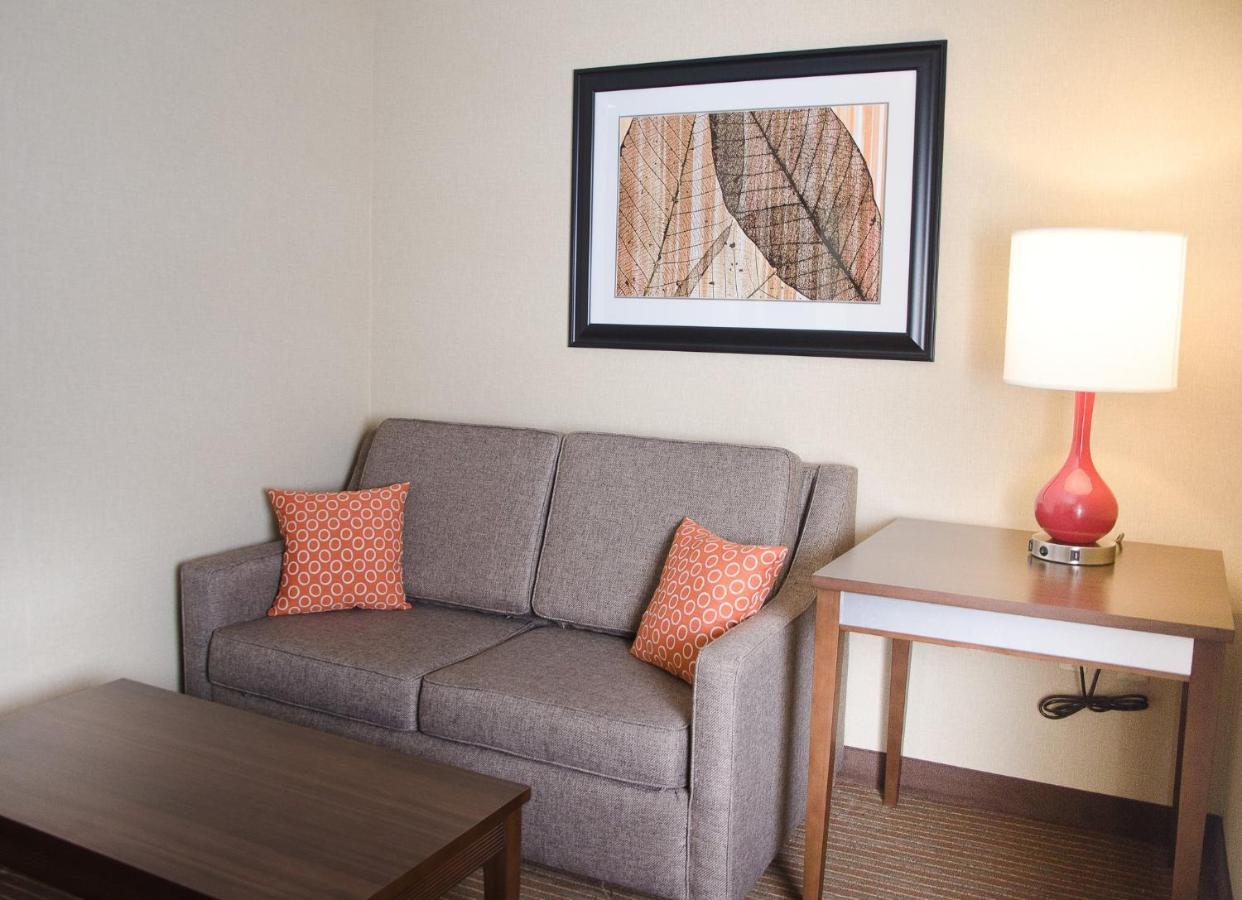 Holiday Inn Express Hotel & Suites Watertown - Thousand Islands By Ihg エクステリア 写真
