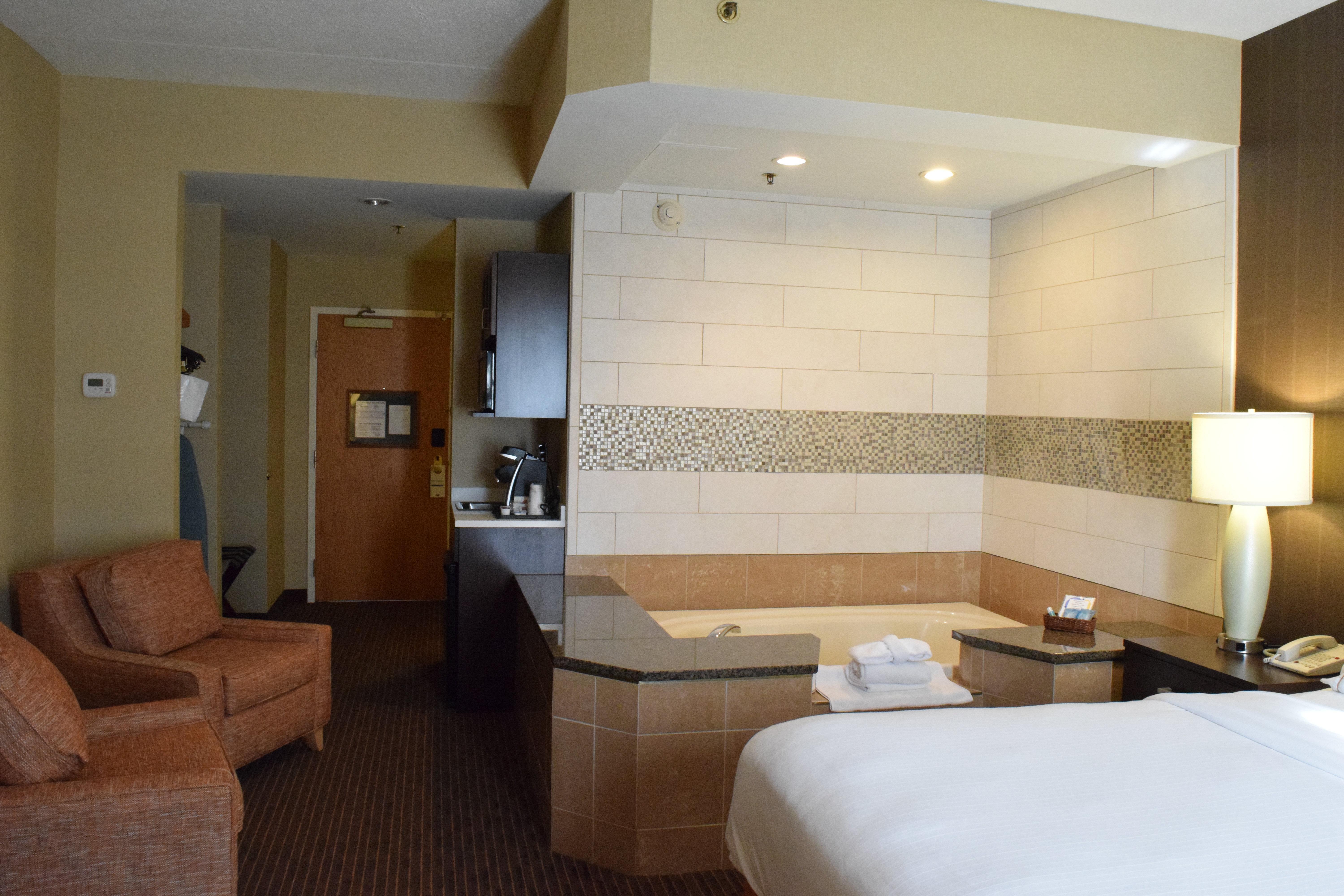 Holiday Inn Express Hotel & Suites Watertown - Thousand Islands By Ihg エクステリア 写真