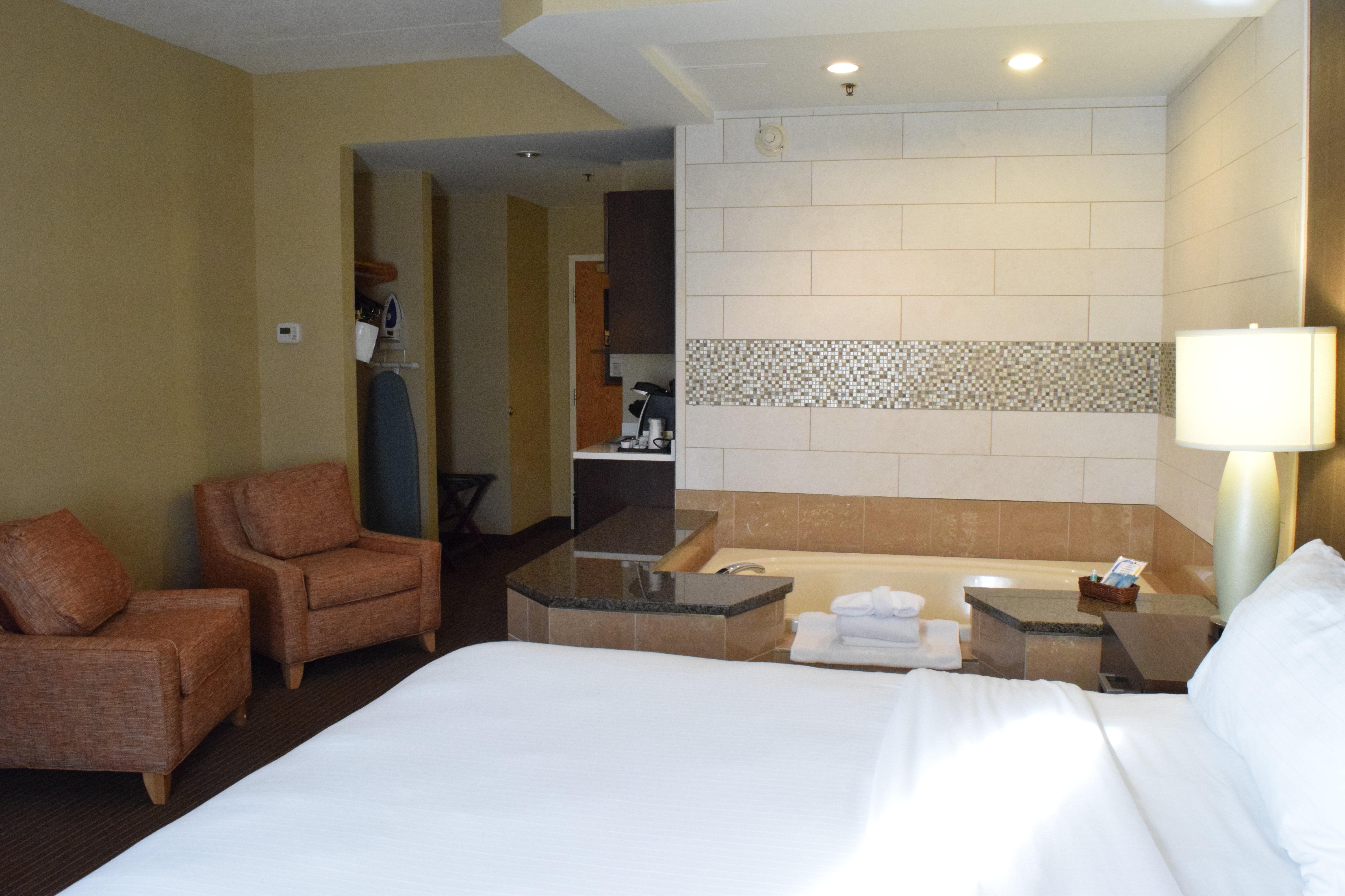 Holiday Inn Express Hotel & Suites Watertown - Thousand Islands By Ihg エクステリア 写真