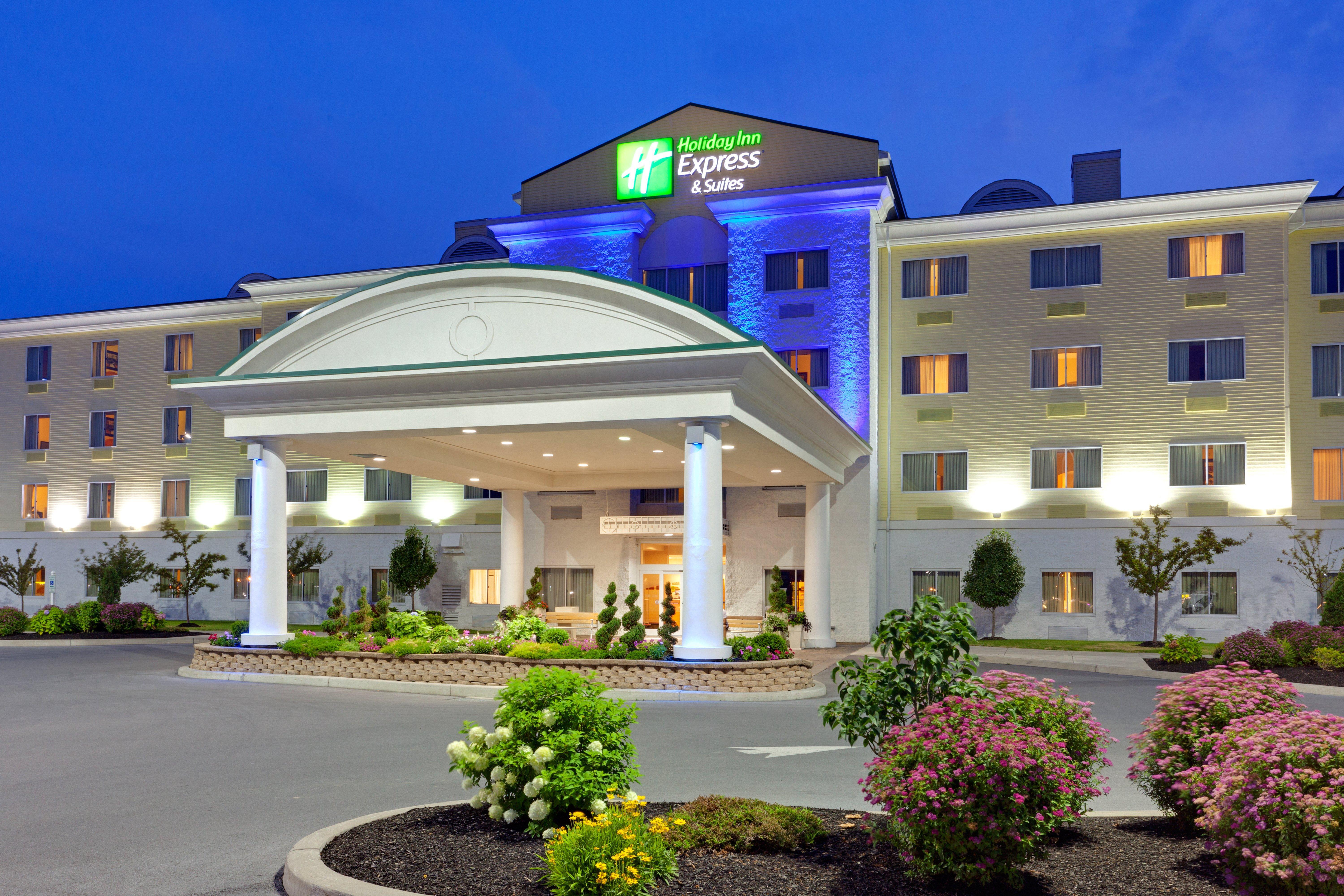 Holiday Inn Express Hotel & Suites Watertown - Thousand Islands By Ihg エクステリア 写真