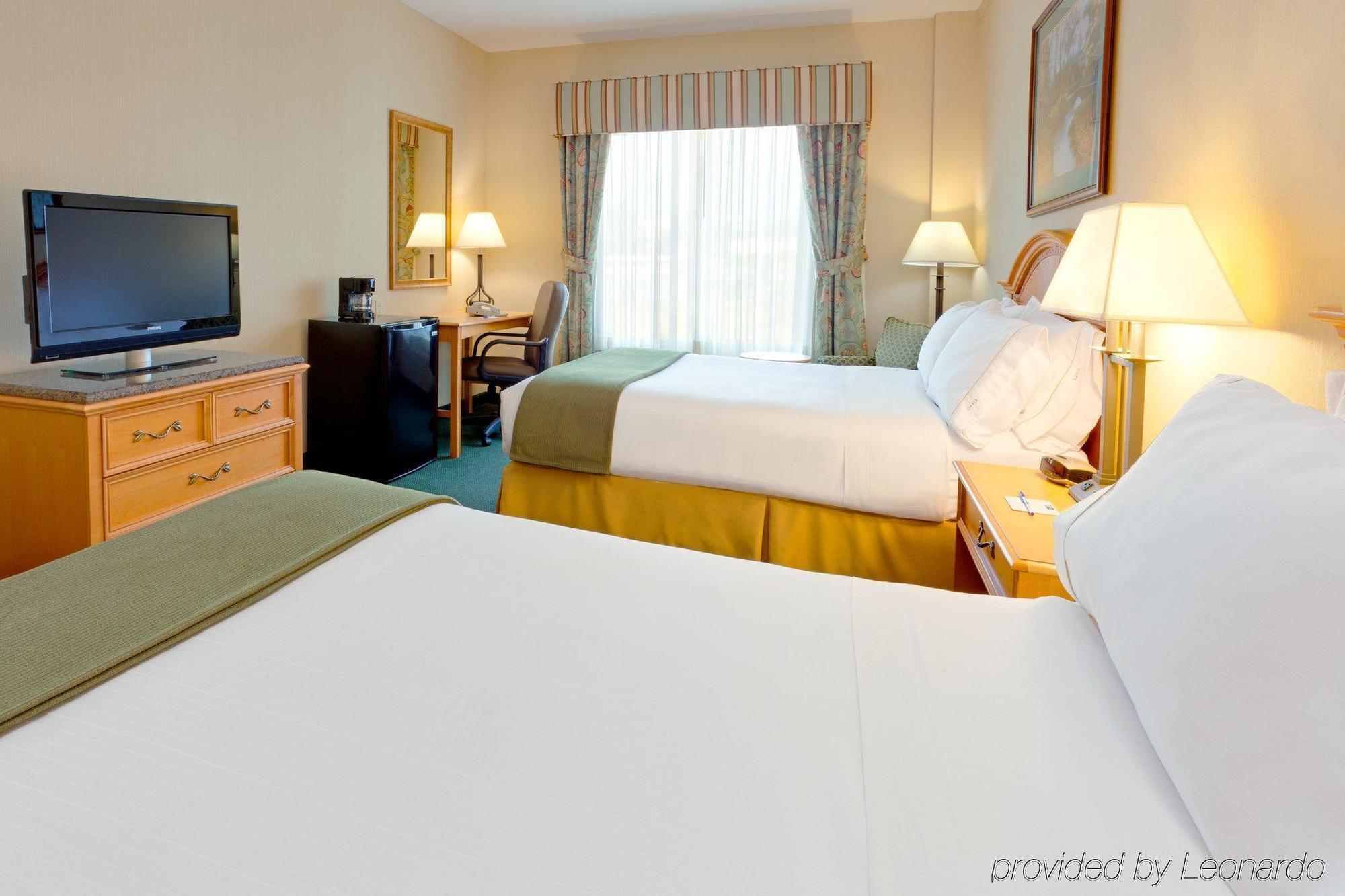 Holiday Inn Express Hotel & Suites Watertown - Thousand Islands By Ihg エクステリア 写真