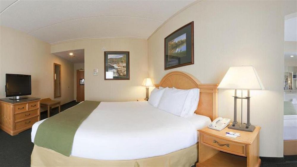 Holiday Inn Express Hotel & Suites Watertown - Thousand Islands By Ihg エクステリア 写真