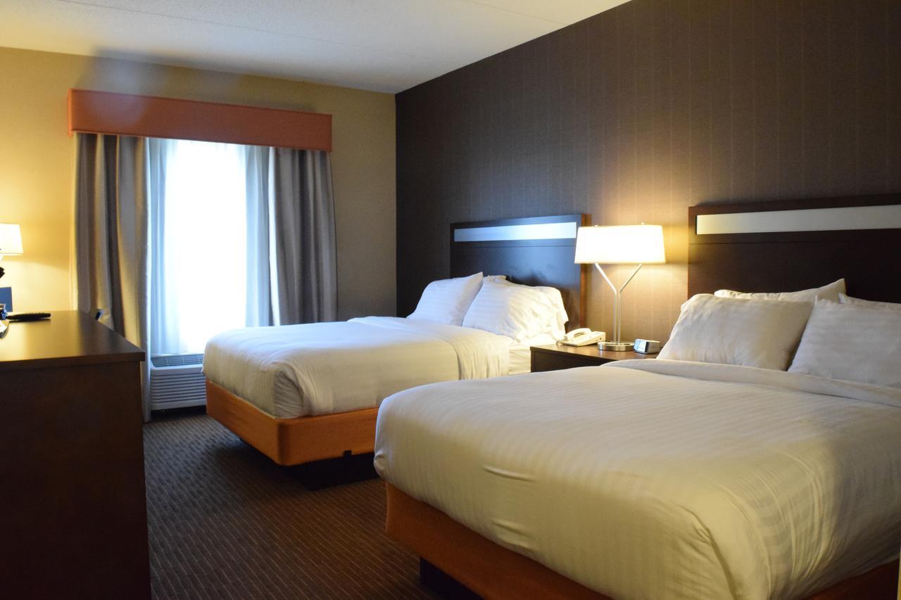 Holiday Inn Express Hotel & Suites Watertown - Thousand Islands By Ihg エクステリア 写真