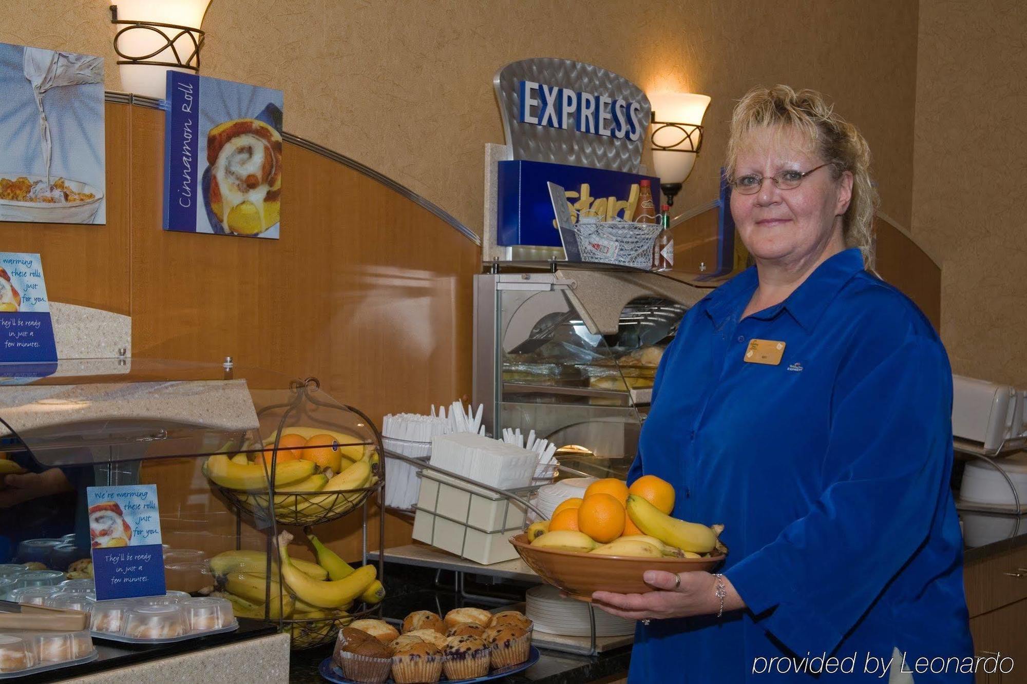 Holiday Inn Express Hotel & Suites Watertown - Thousand Islands By Ihg エクステリア 写真