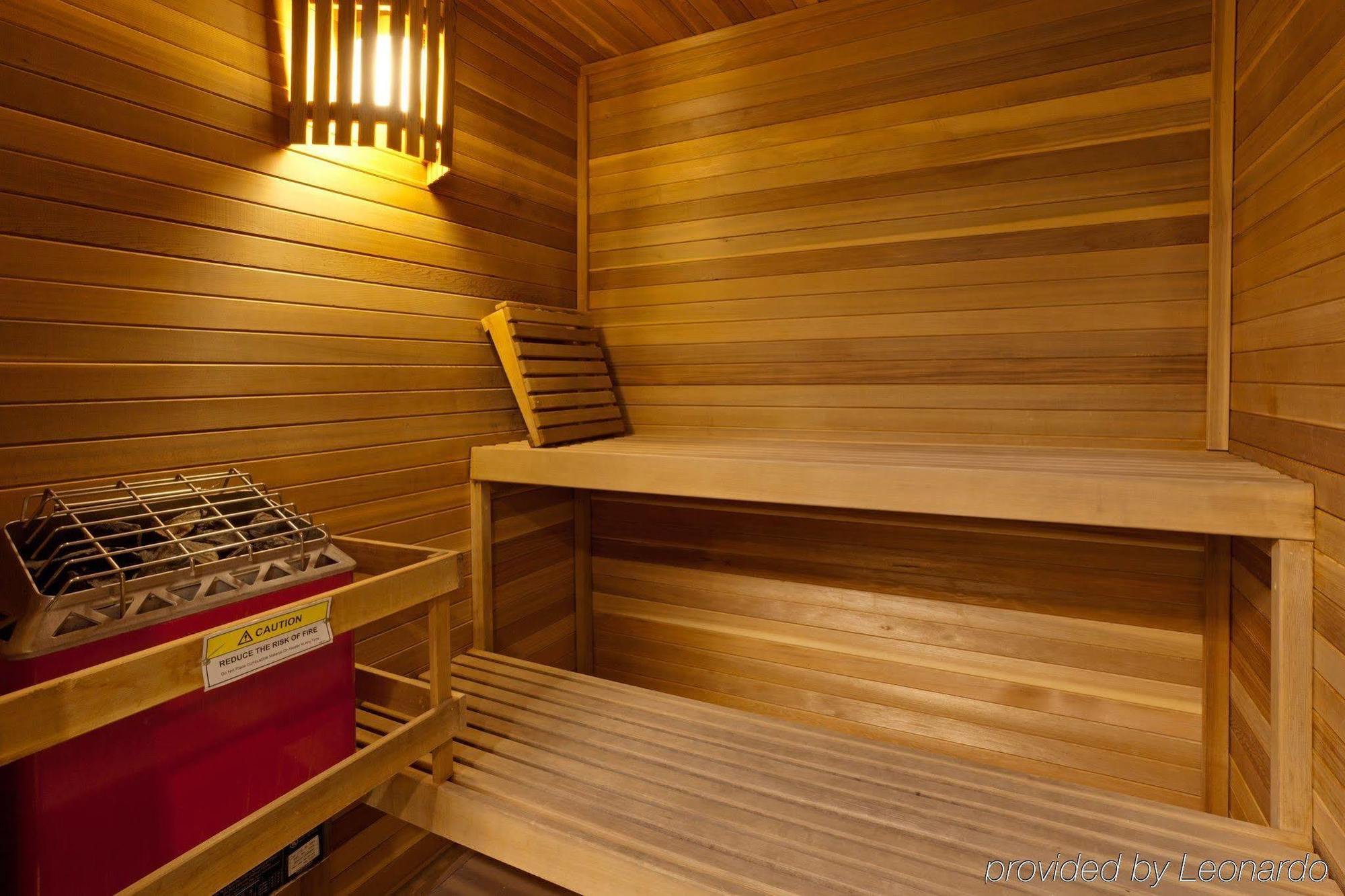 Holiday Inn Express Hotel & Suites Watertown - Thousand Islands By Ihg エクステリア 写真