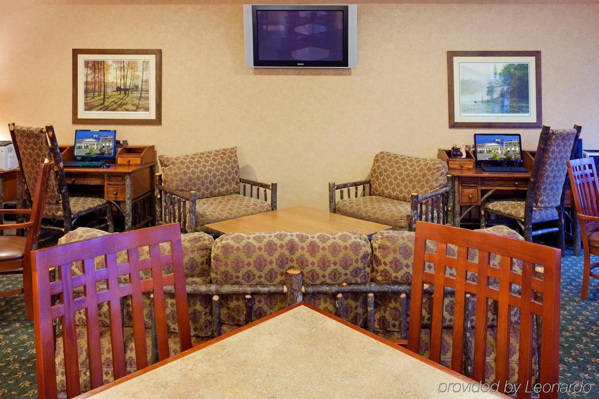 Holiday Inn Express Hotel & Suites Watertown - Thousand Islands By Ihg エクステリア 写真