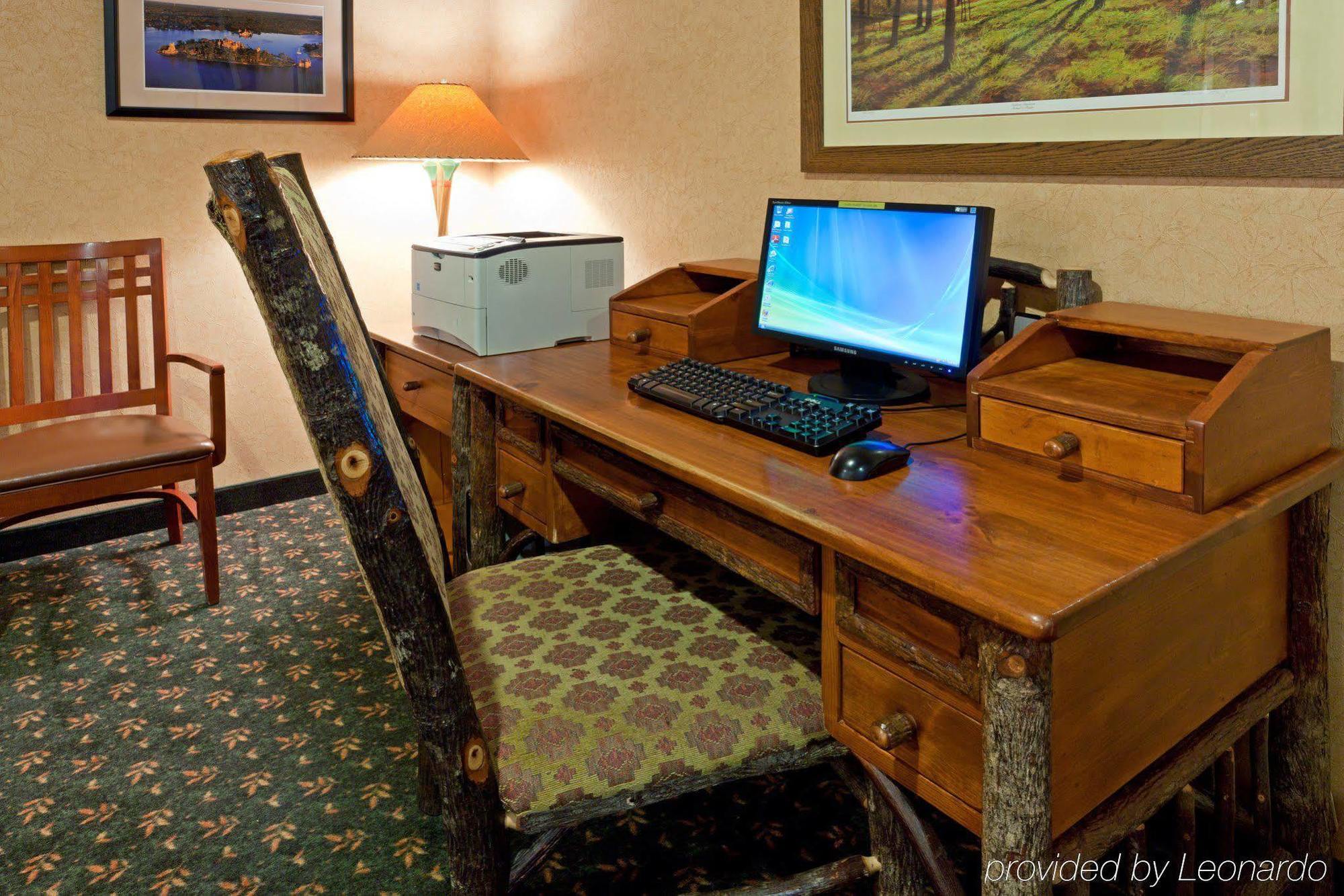 Holiday Inn Express Hotel & Suites Watertown - Thousand Islands By Ihg エクステリア 写真