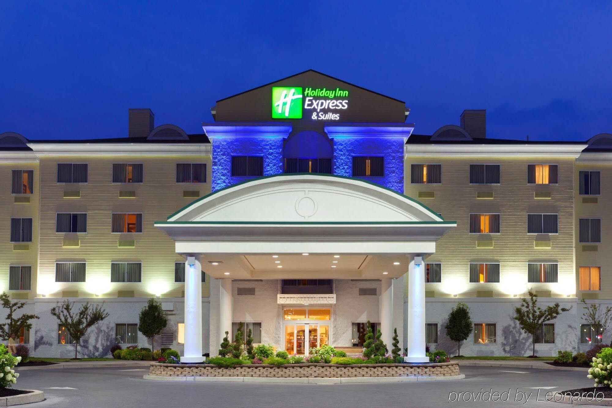 Holiday Inn Express Hotel & Suites Watertown - Thousand Islands By Ihg エクステリア 写真